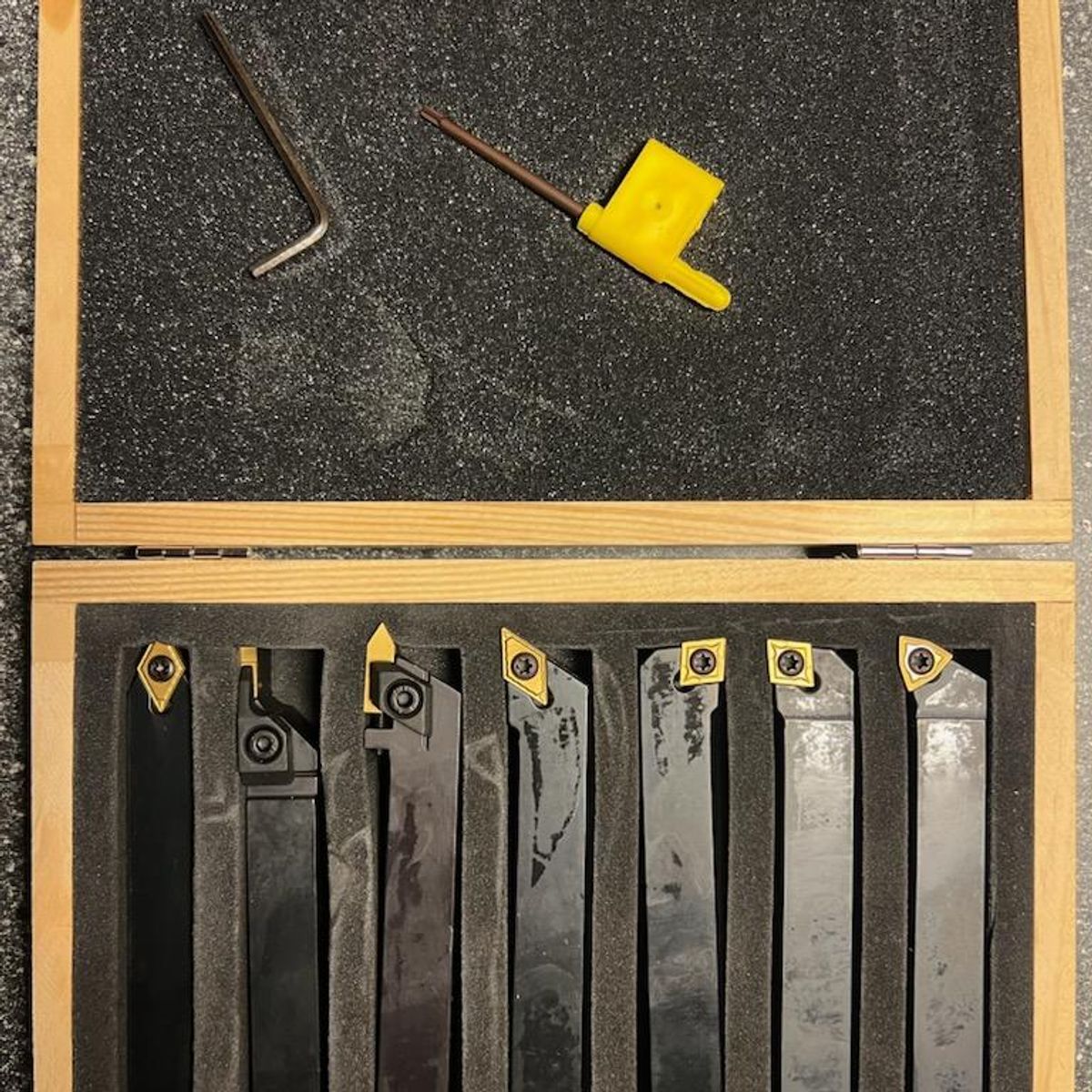 Stålholdersett 16x16mm, 7 holdere og 2 nøkler